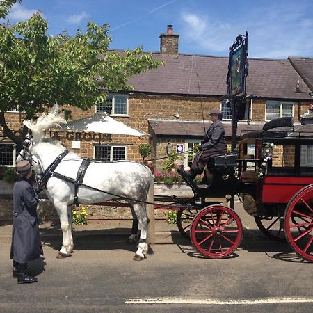 Milcombe Horse & Groom Inn מראה חיצוני תמונה
